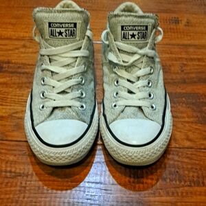 Women’s light grey low top Converse, Size 7